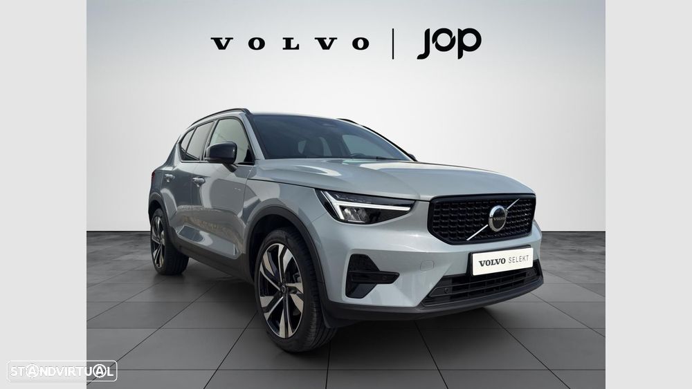 Volvo XC 40 2.0 B3 Plus Dark — fotografia 9