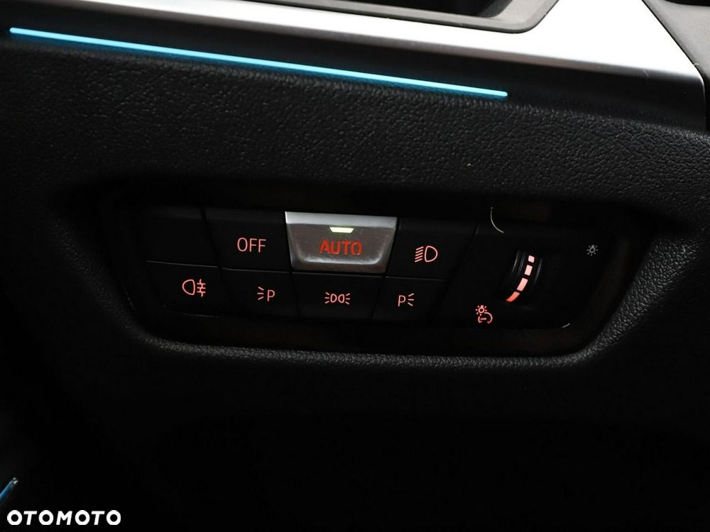 BMW Seria 3 320e PHEV xDrive - 39