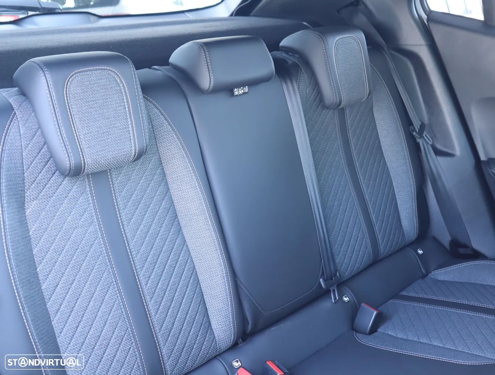 Peugeot 2008 1.2 PureTech Allure - 24