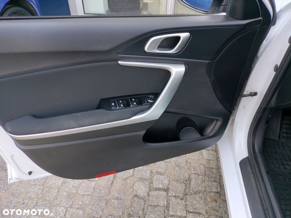 Kia Ceed 1.5 T-GDI M - 10