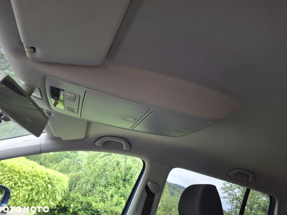 Volkswagen Touran 1.6 Basis - 32