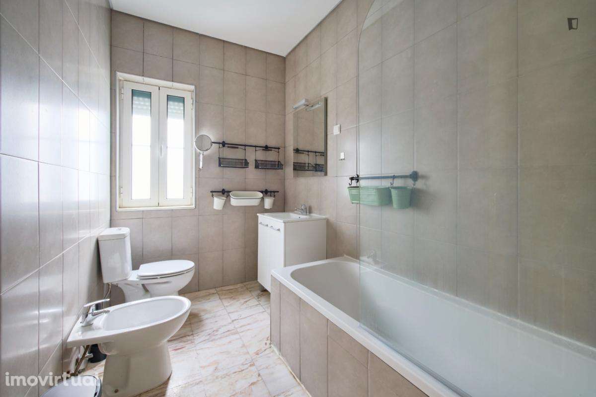 Quarto - localizado em Entrecampos Lisbon - Grande imagem: 3/51