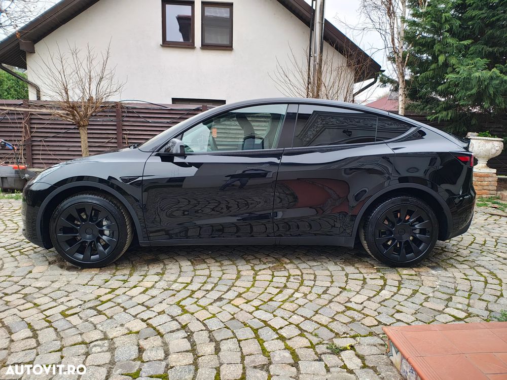 Tesla Model Y Long Range Dual Motor AWD - 8