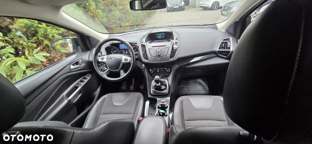 Ford Kuga 2.0 TDCi 2x4 Titanium - 36