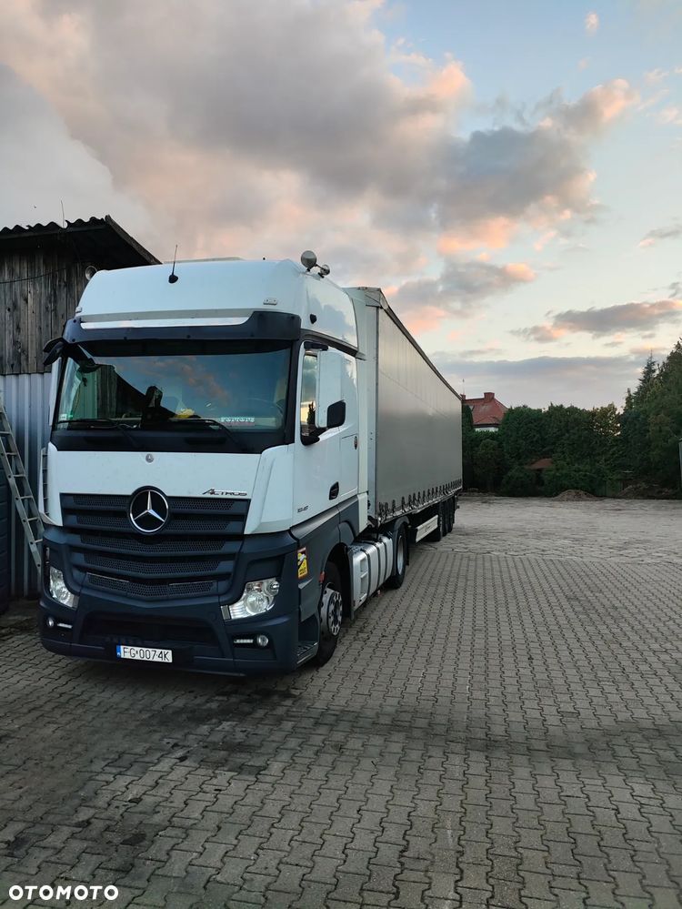 Mercedes-Benz Actors Mp4 - 1