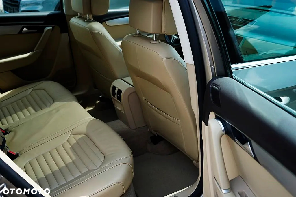 Volkswagen Passat - 16
