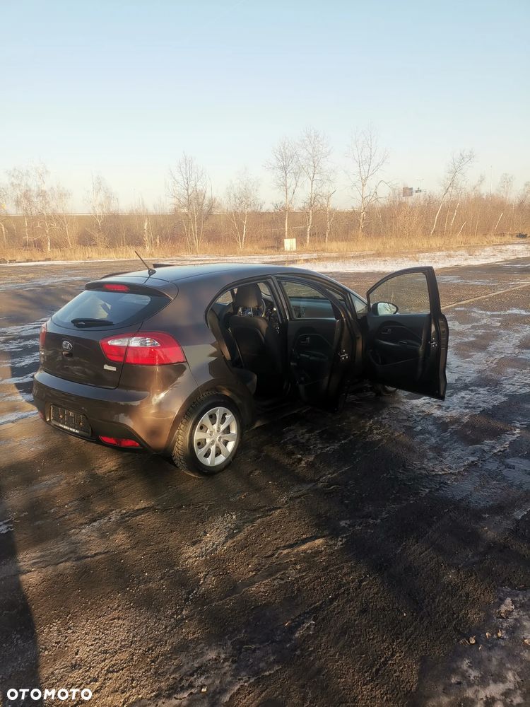 Kia Rio - 4
