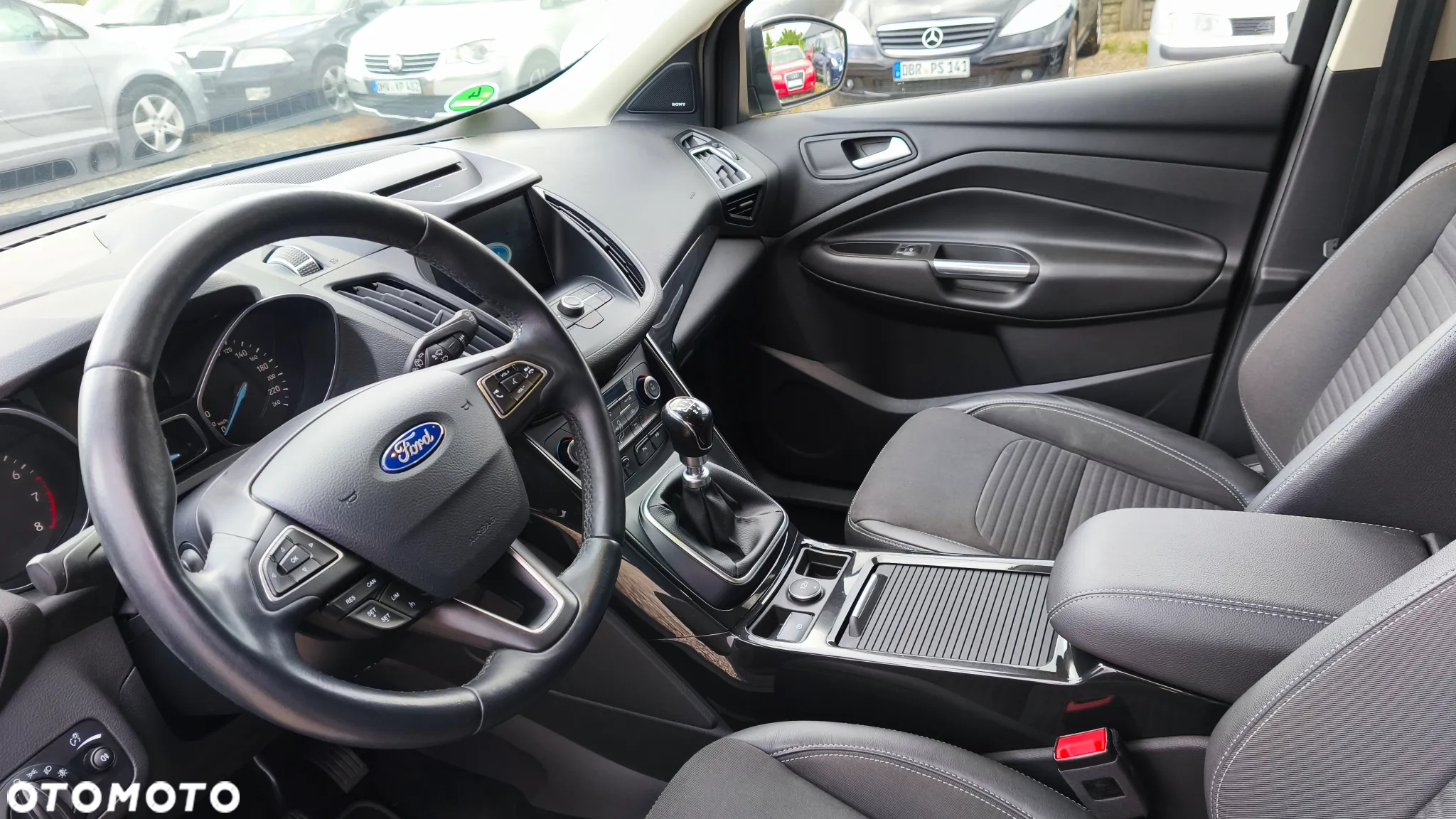 Ford Kuga 1.5 EcoBoost 2x4 Titanium - 16