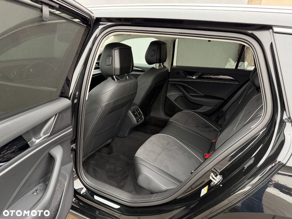 Volkswagen Passat Variant 2.0 TDI SCR 4Mot Elegance DSG - 11