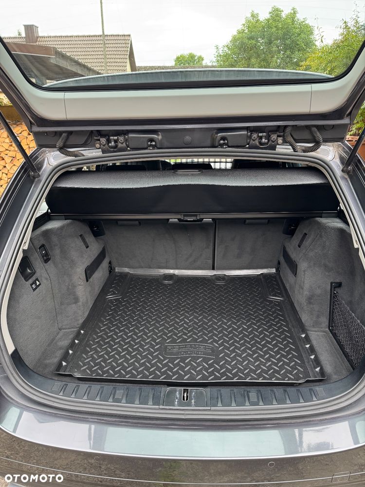 BMW Seria 3 318i Touring - 18