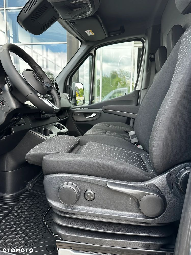 Mercedes-Benz Sprinter - 20
