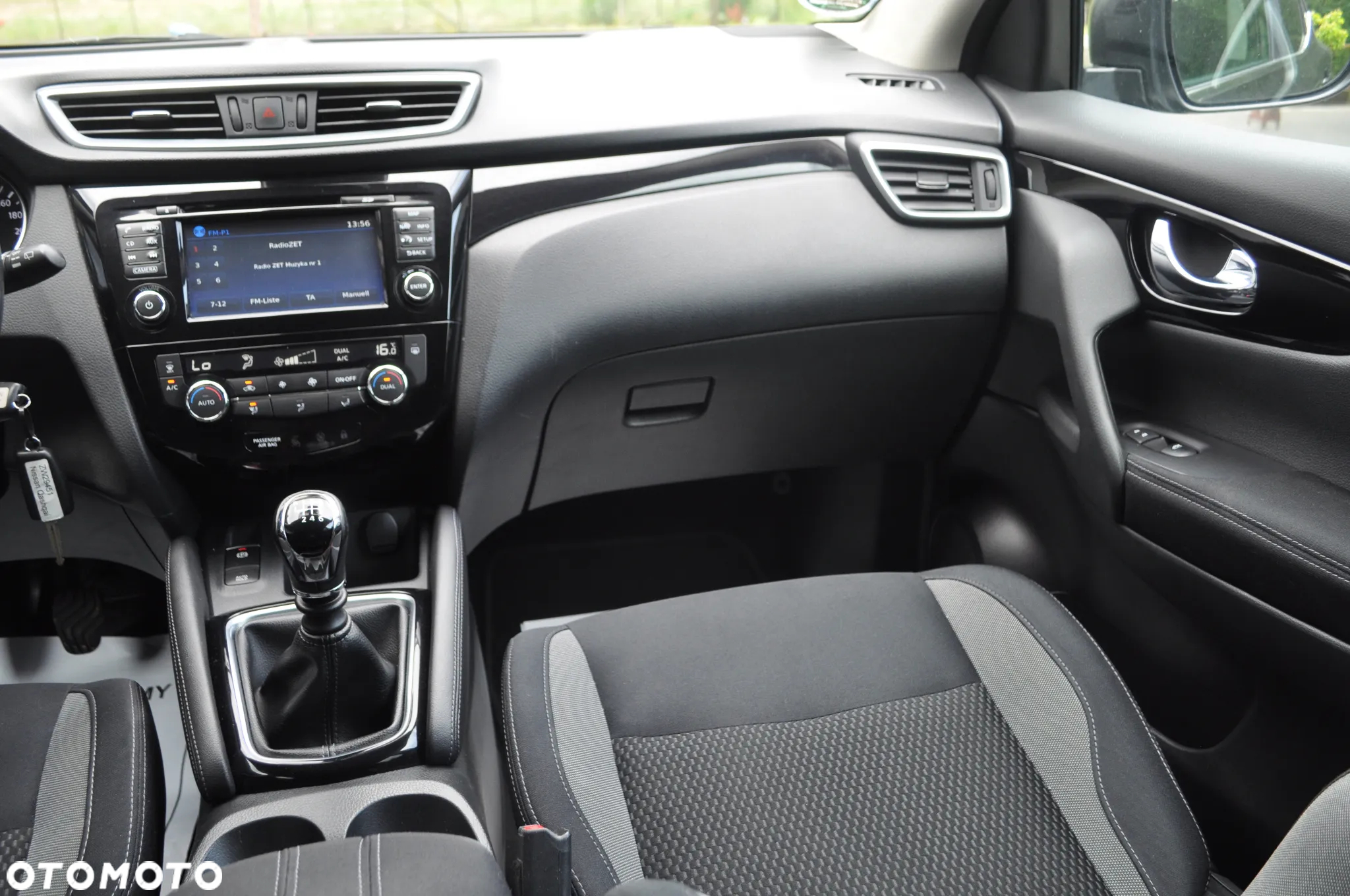 Nissan Qashqai 1.6 DIG-T N-Connecta - 28