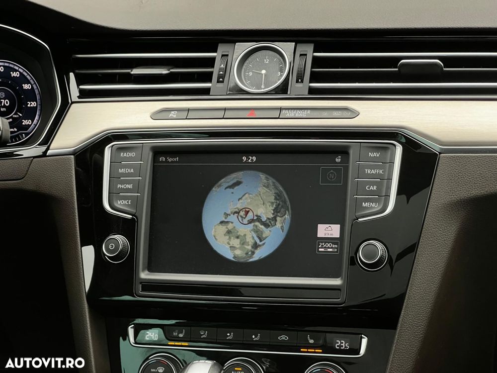 Volkswagen Passat - 11