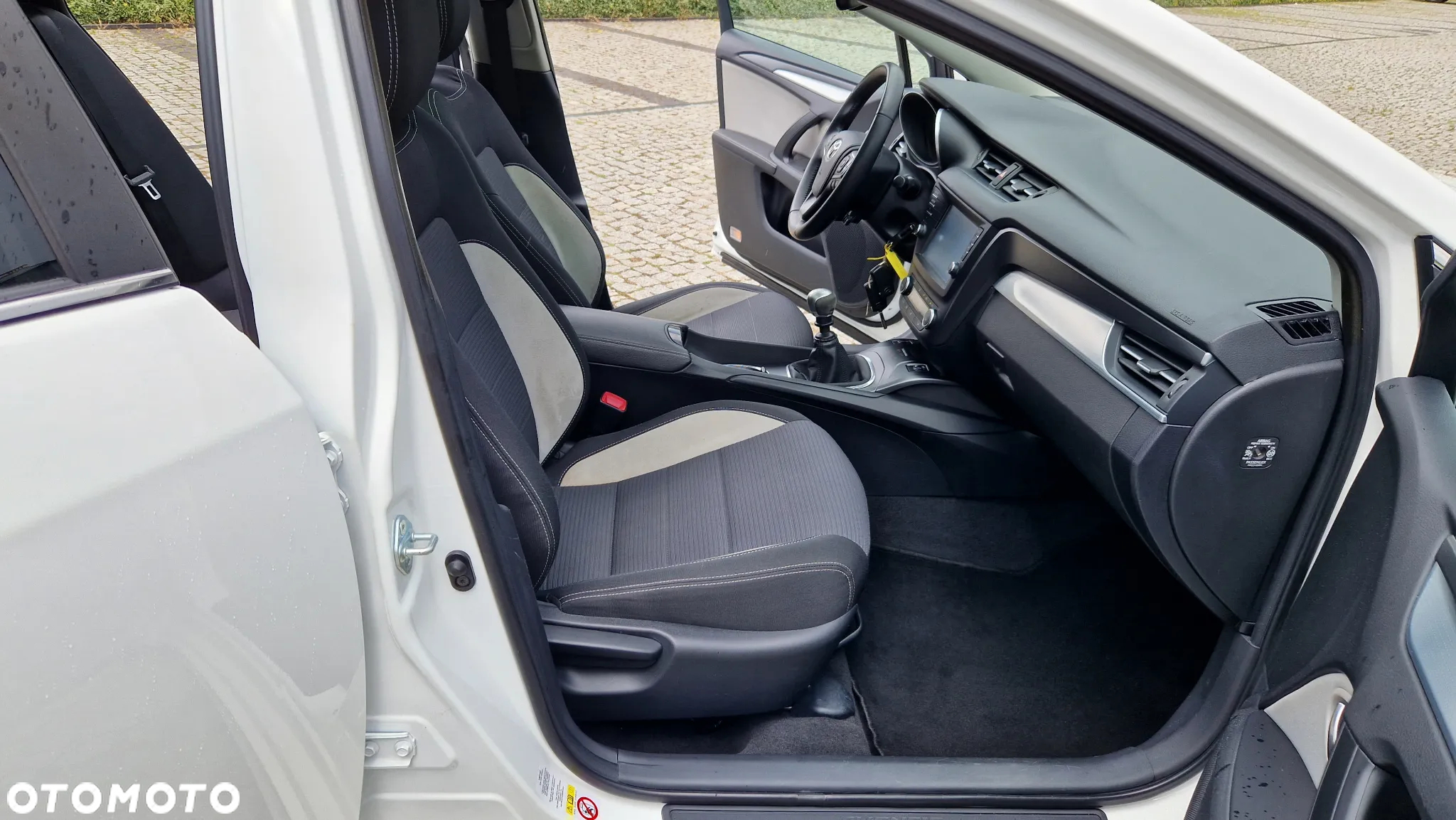 Toyota Avensis 2.0 D-4D Premium - 28