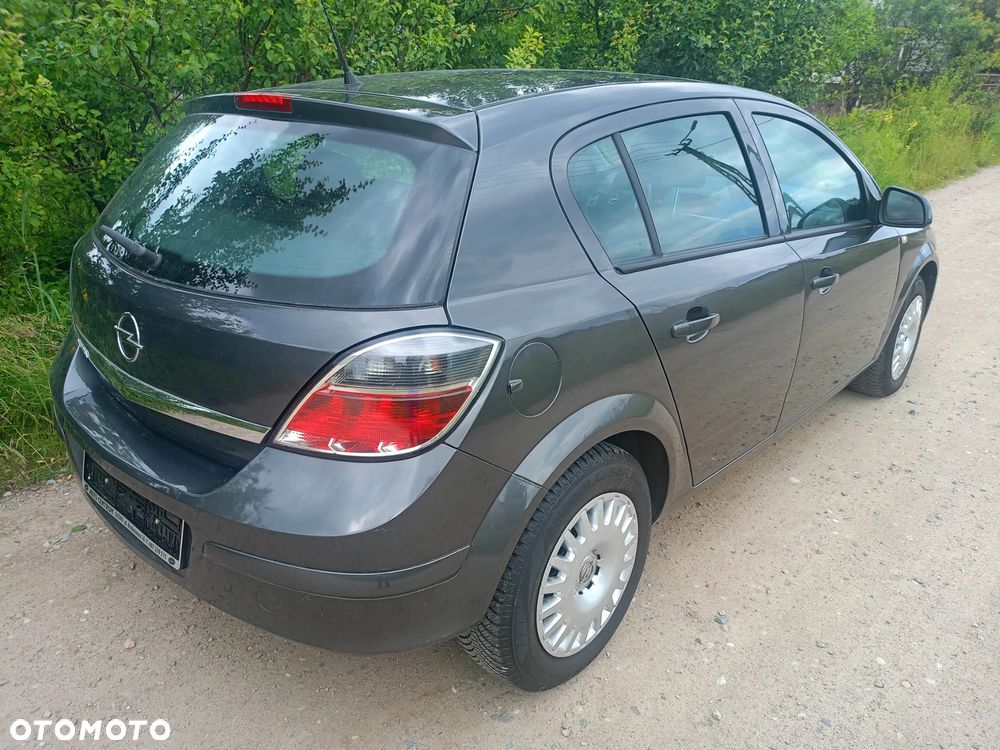 Opel Astra 1.6 Caravan NAVI - 14