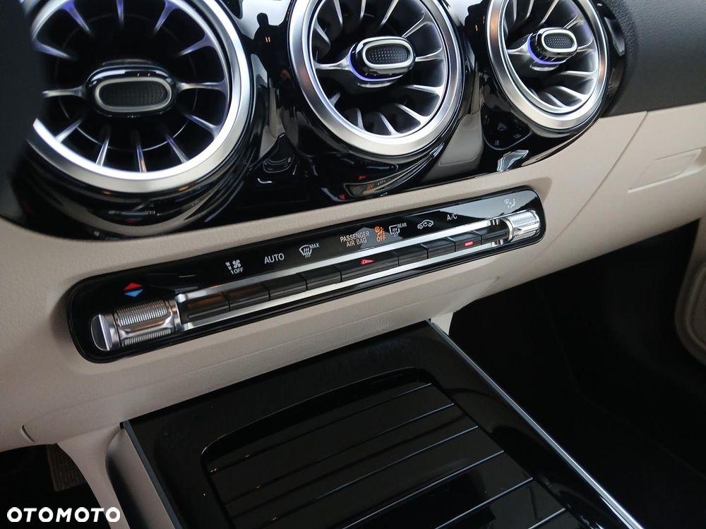 Mercedes-Benz GLA 200 Progressive - 24