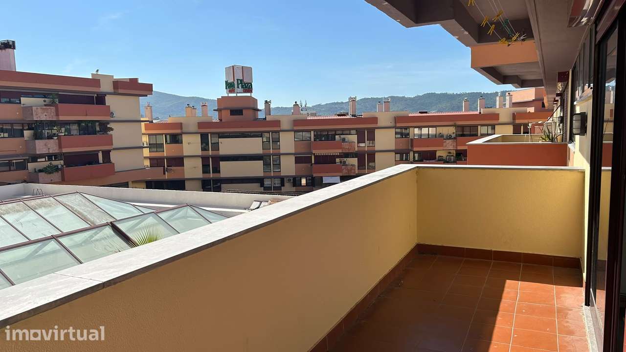 Apartamento T3  mobilado, situado no prestigiado Edifício Plaza Center - Grande imagem: 3/24