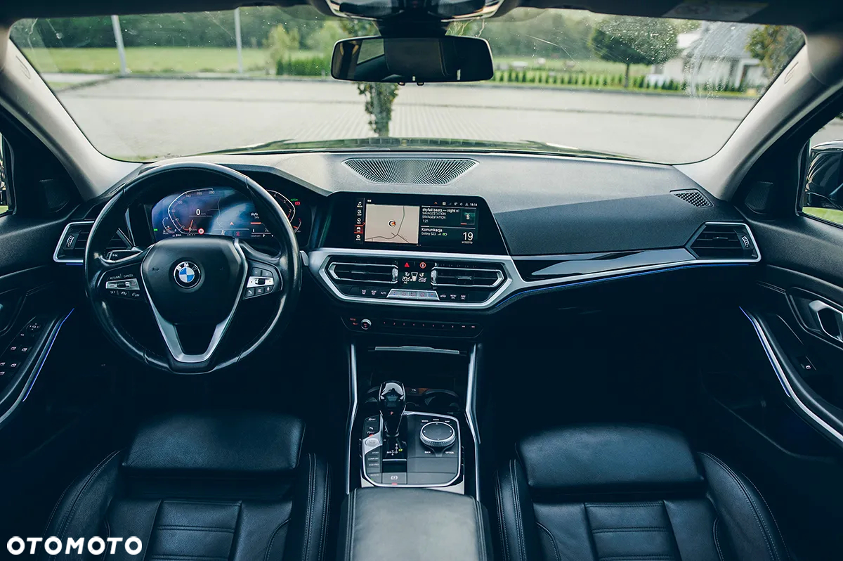 BMW Seria 3 320d Sport Line Shadow sport - 25