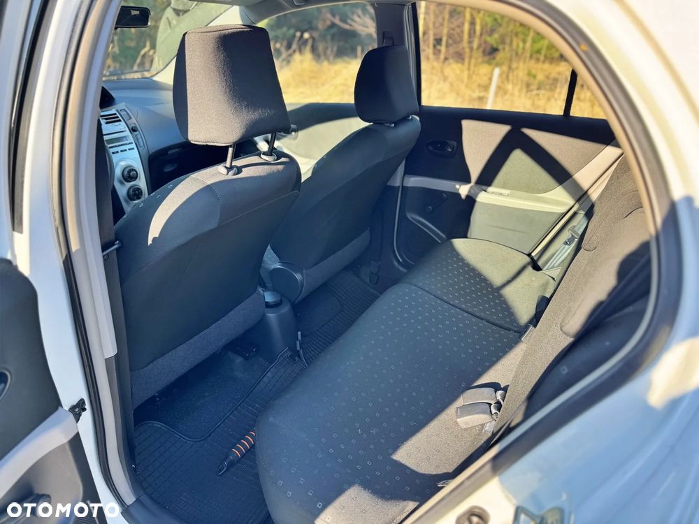 Toyota Yaris 1.0 Terra - 26