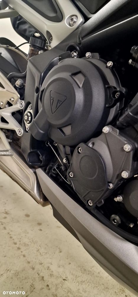 Triumph Street Triple - 19