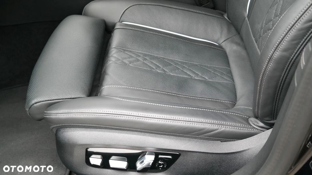 BMW Seria 7 750i xDrive sport - 12