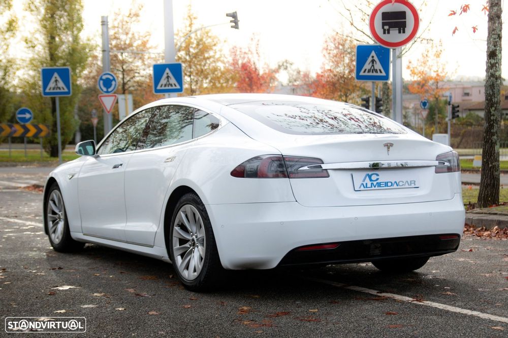 Tesla Model S 90D AWD - 11