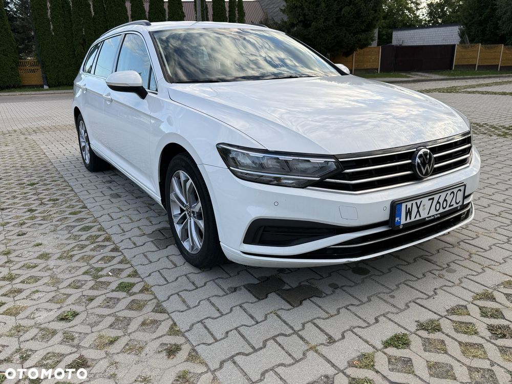 Volkswagen Passat - 1