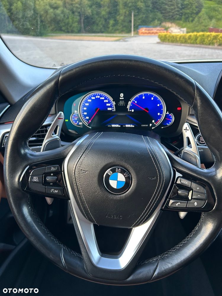 BMW Seria 5 520d xDrive - 16