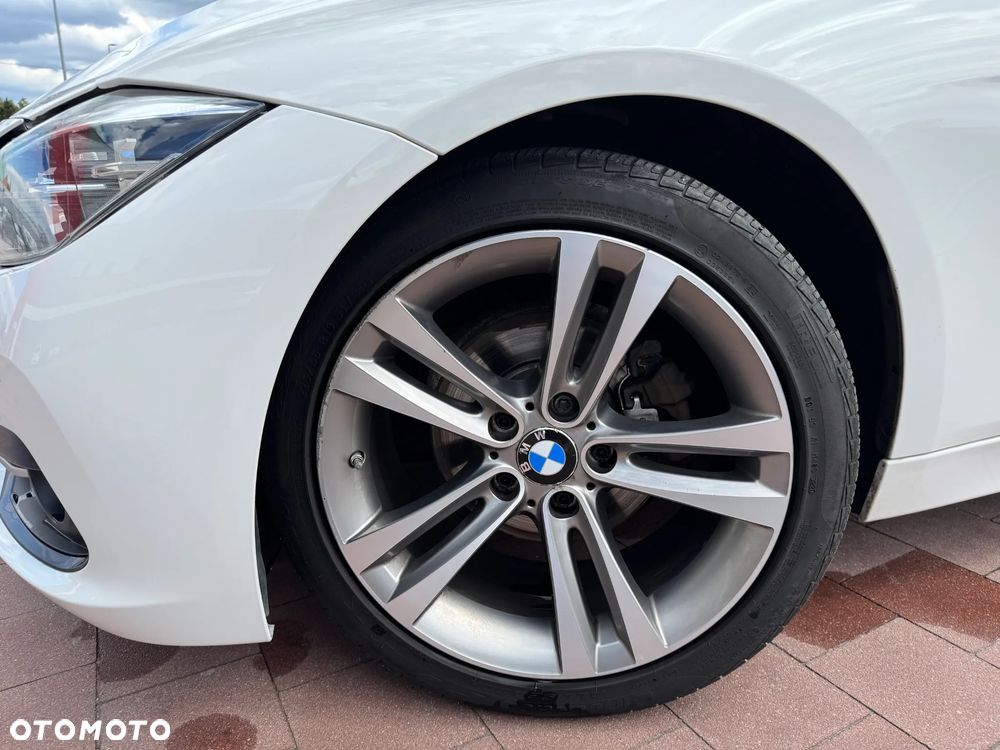 BMW Seria 3 320d Efficient Dynamic Edition Sport Line - 9