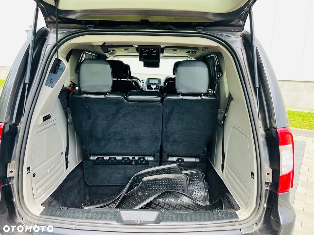 Chrysler Town & Country 3.6 Limited - 27