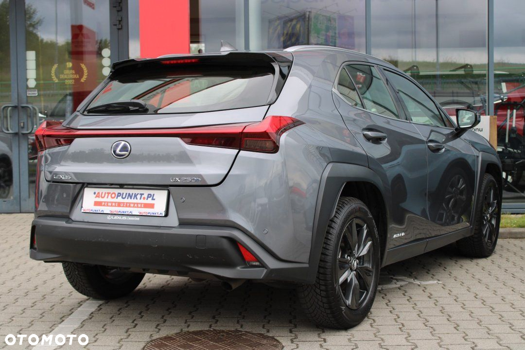 Lexus UX - 5
