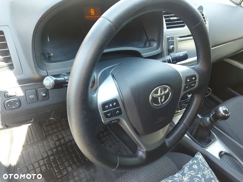 Toyota Avensis 2.0 D-4D Luna - 19