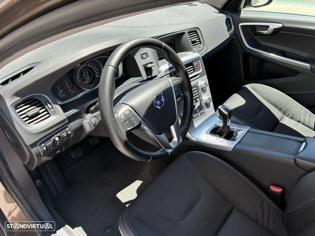 Volvo V60 Cross Country 2.0 D3 Momentum - 13
