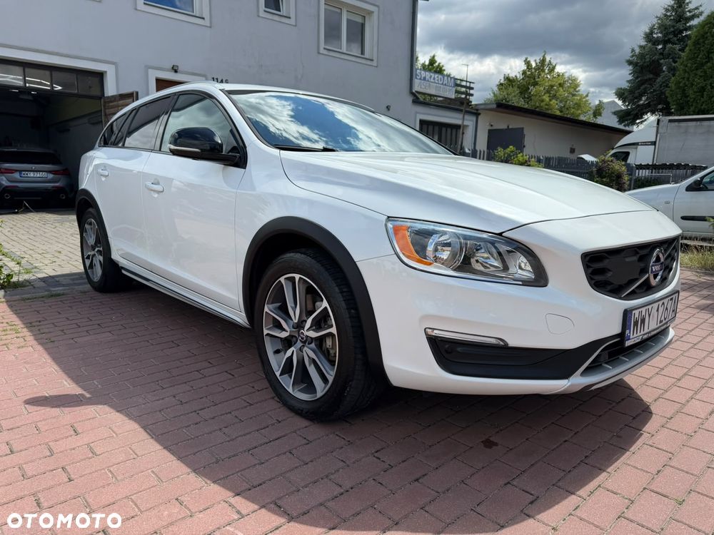 Volvo V60 Cross Country T5 AWD Momentum - 1