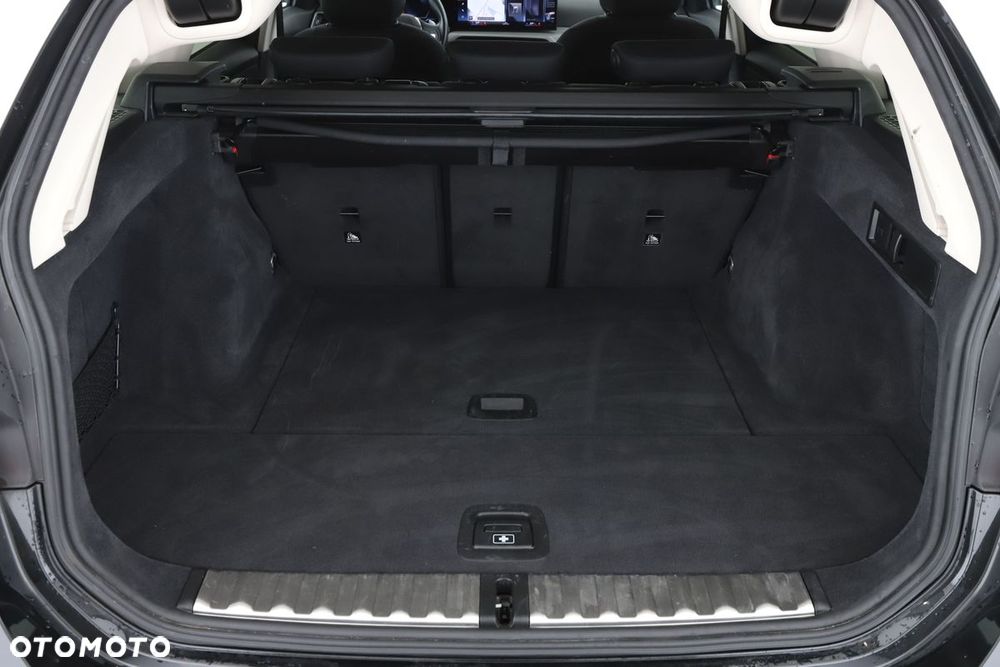 BMW Seria 3 318d mHEV - 14