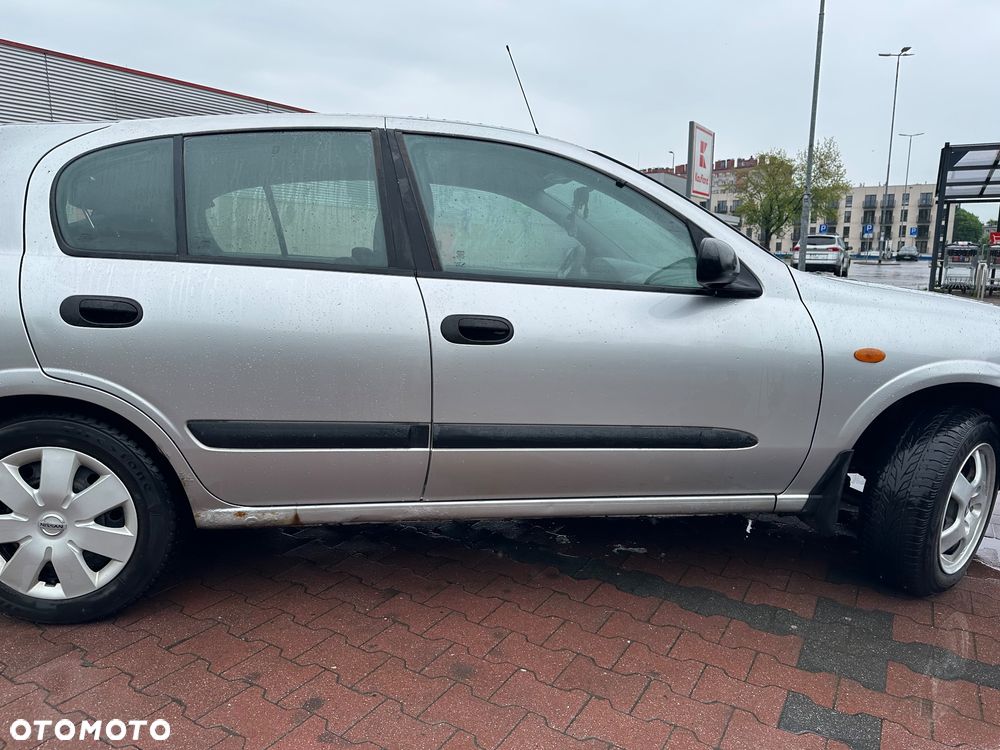 Nissan Almera 1.5 Base - 4