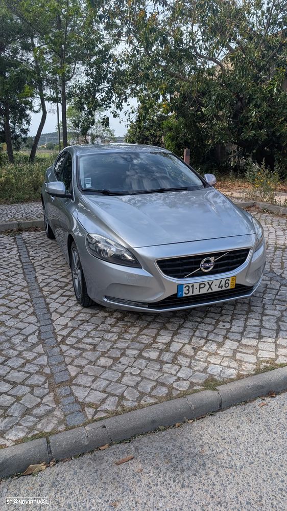 Volvo V40 2.0 D2 Momentum - 1