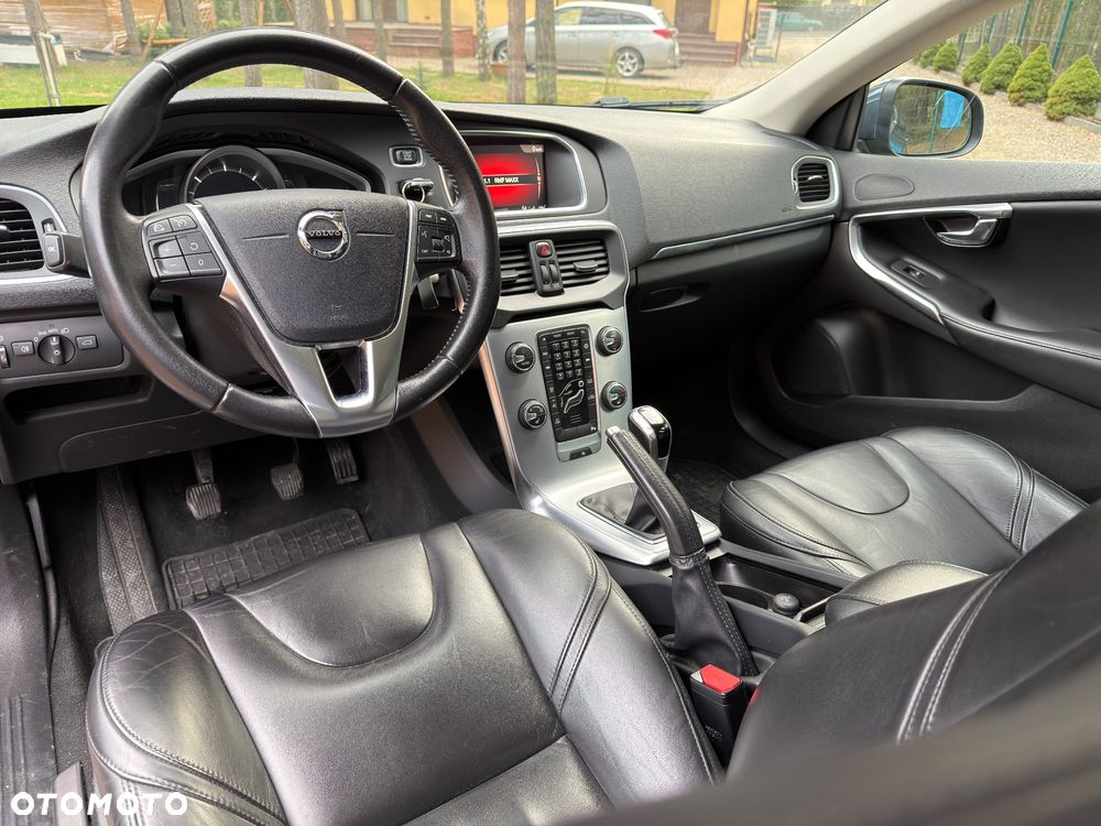 Volvo V40 D2 Drive-E R-Design Momentum - 5