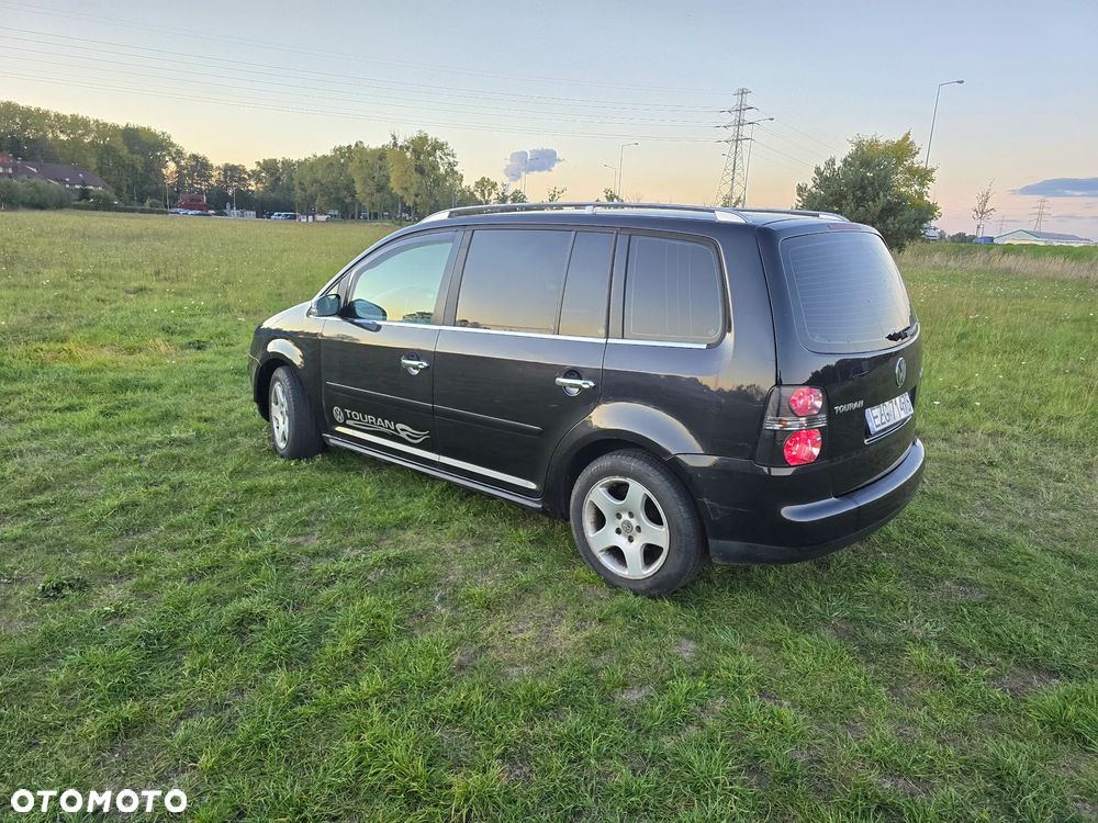 Volkswagen Touran - 10