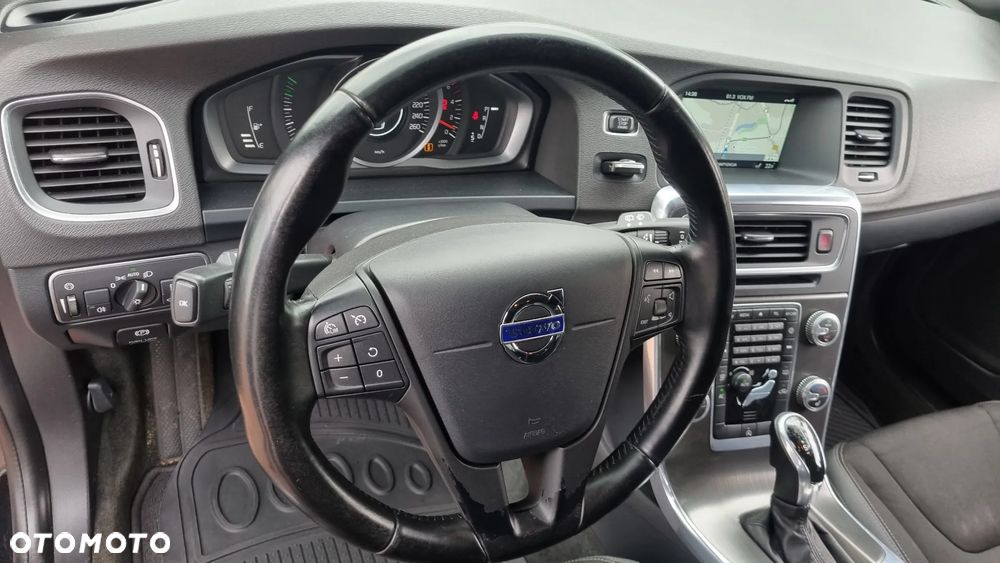 Volvo V60 D4 Geartronic Momentum - 19