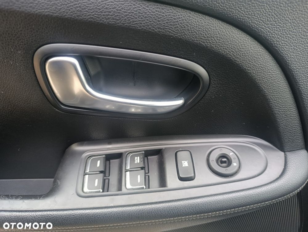 Kia Carens 1.7 CRDi 115 Dream Team Edition - 16