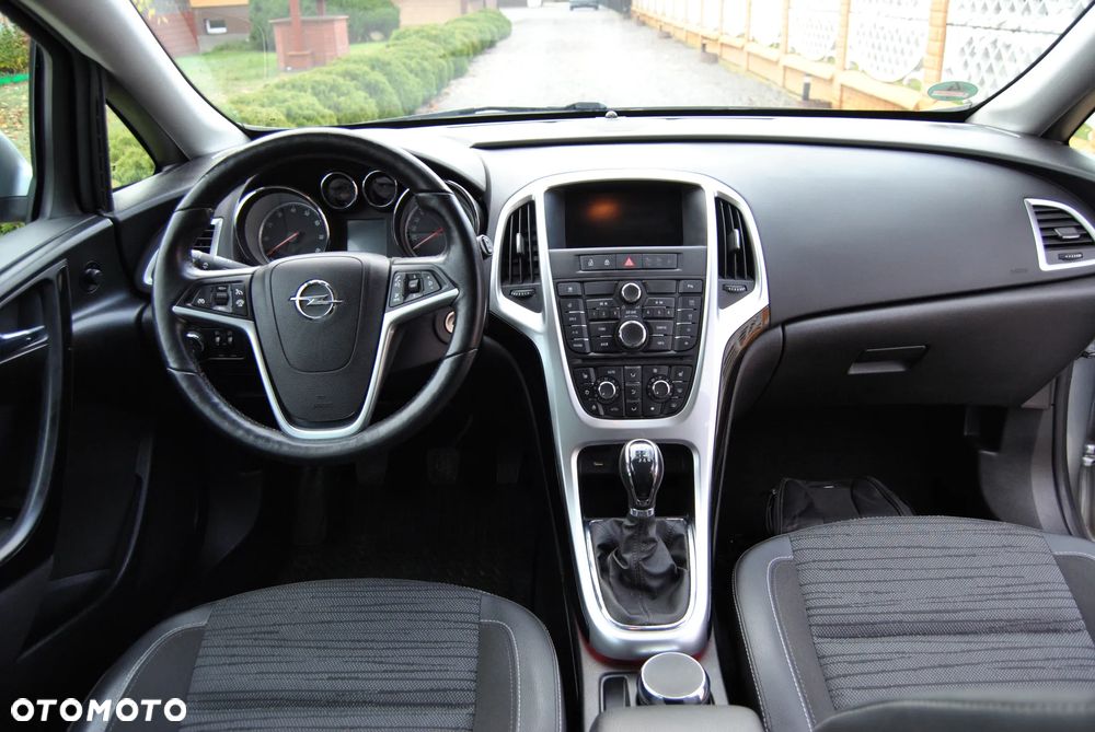 Opel Astra IV 1.4 T Cosmo S&S EU6 - 4