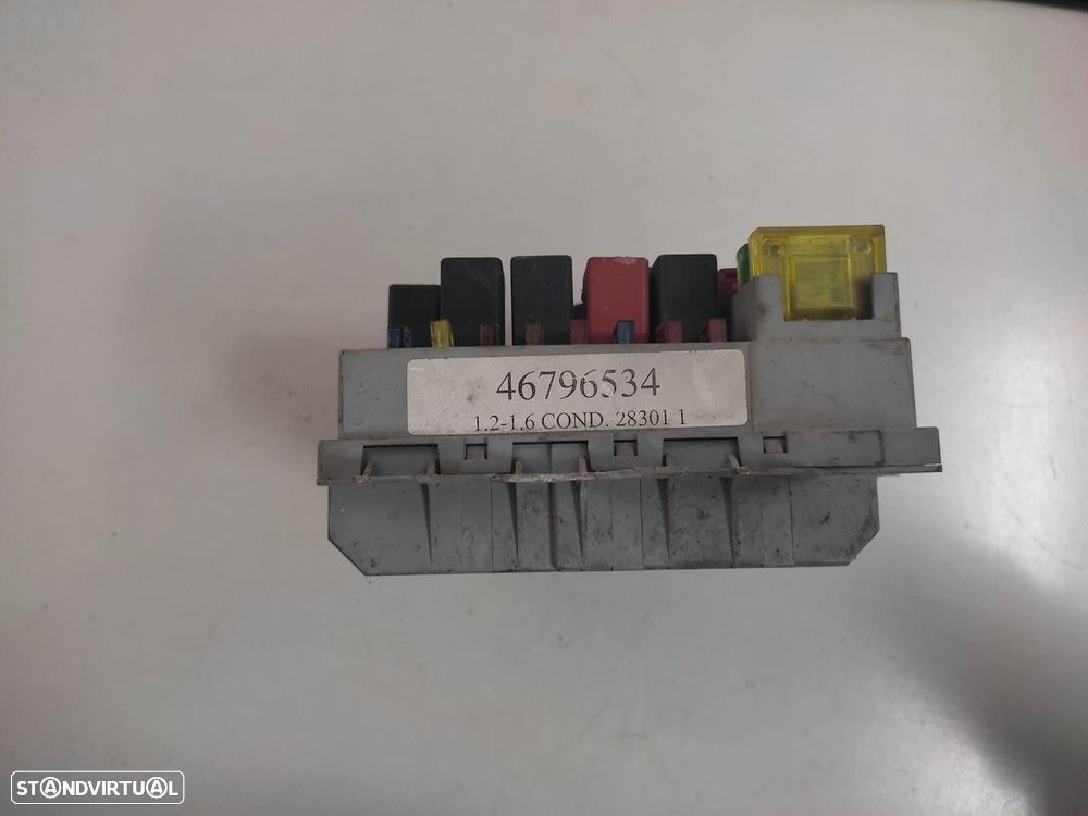 CAIXA RELÉS / FUSÍVEIS FIAT STILO 2002 -46796534 - 4