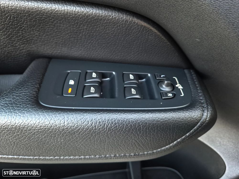 Volvo XC 60 2.0 T6 PHEV Inscription AWD - 27