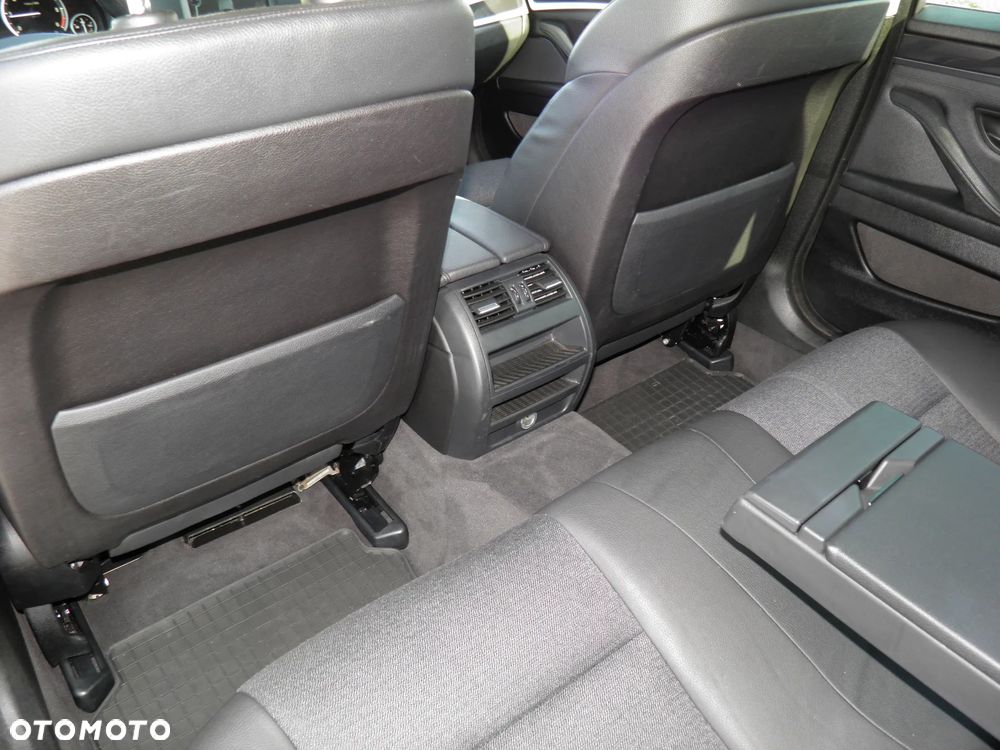 BMW Seria 5 525d xDrive - 23