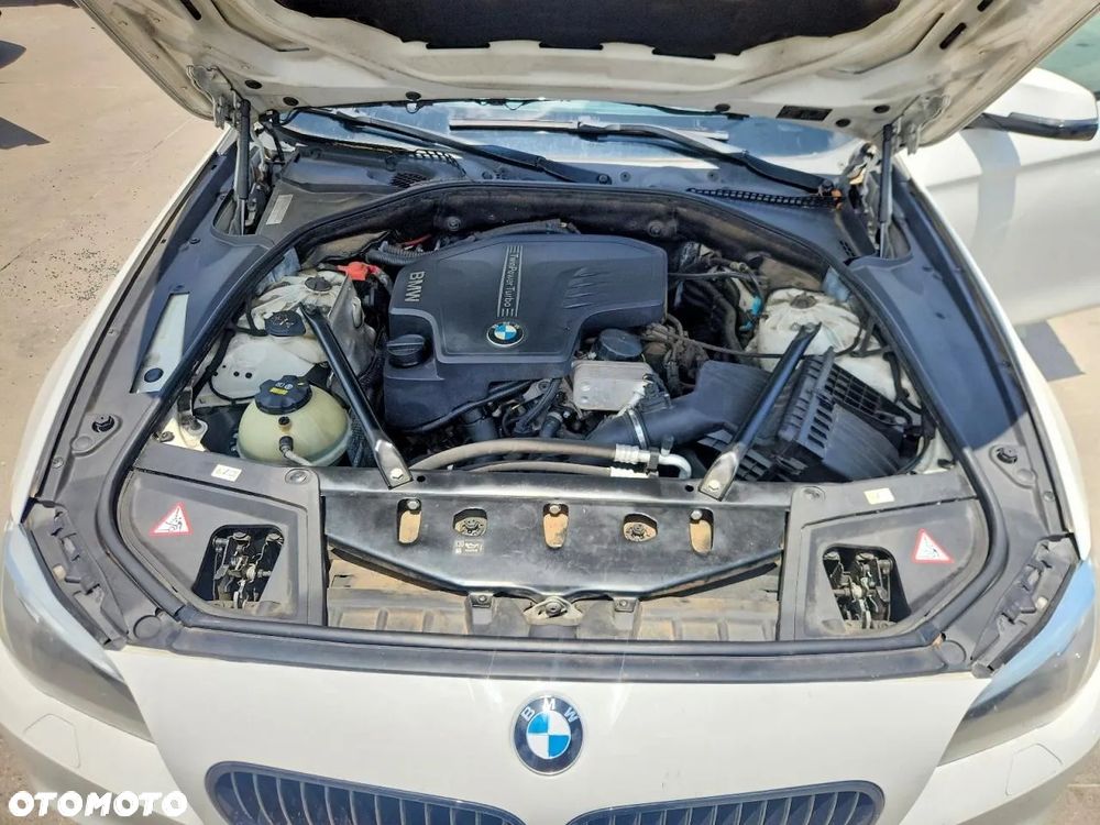 BMW Seria 5 528i xDrive Sport-Aut - 10