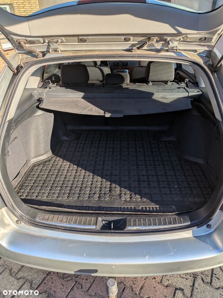 Toyota Avensis - 6