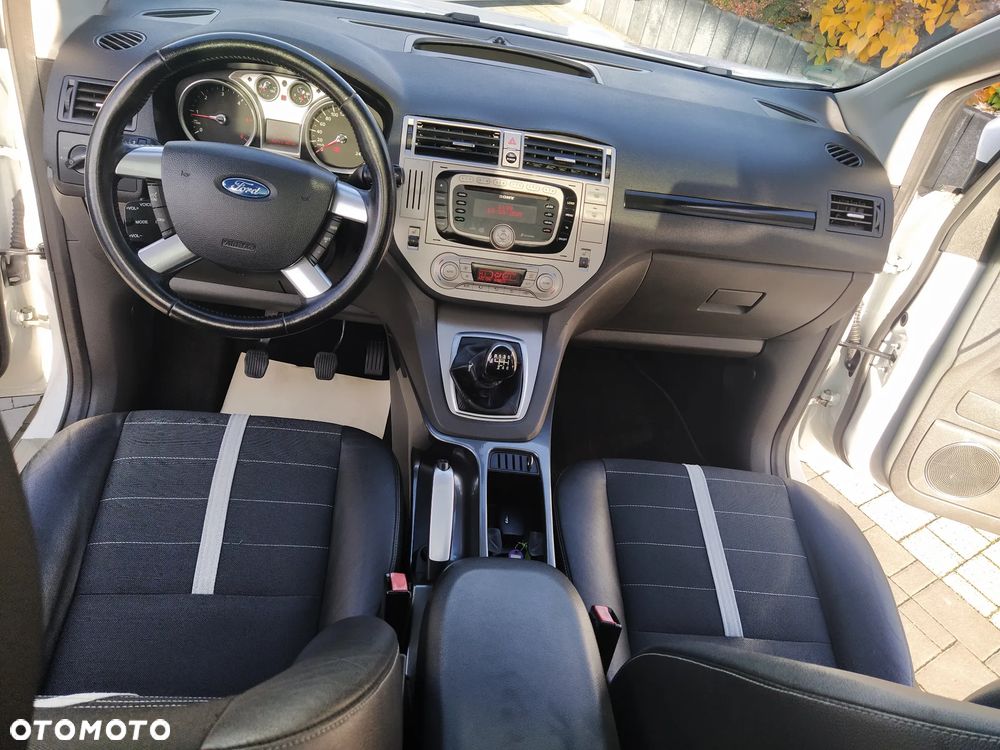 Ford Kuga 2.0 TDCi 2x4 Titanium - 8