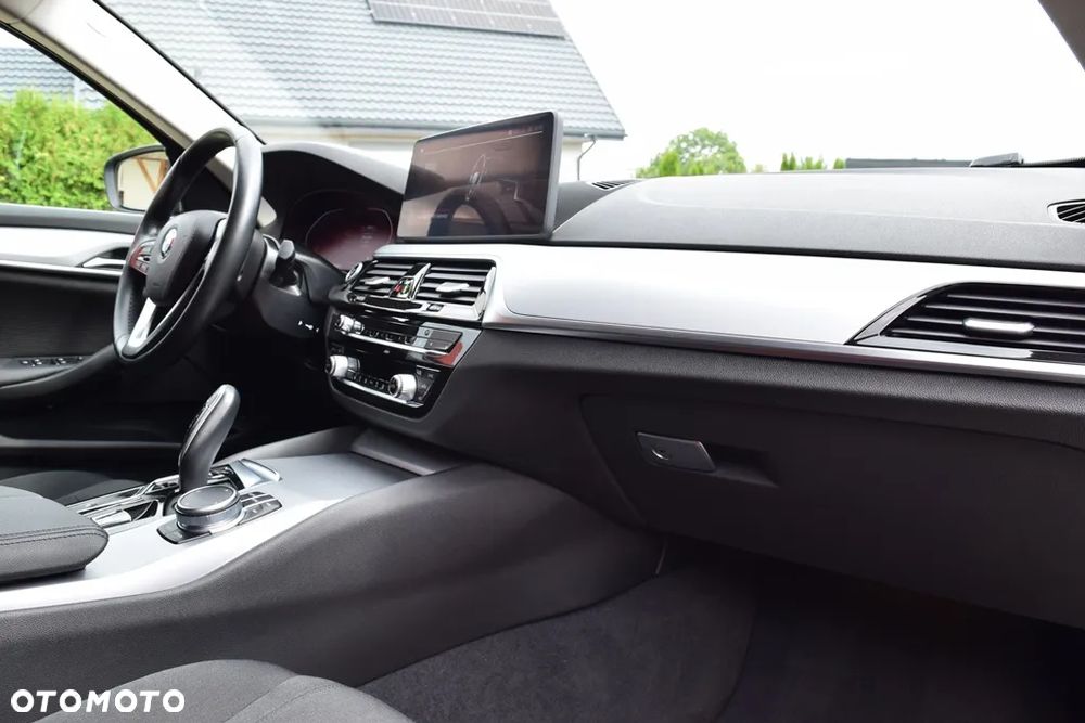 BMW Seria 5 520d - 29