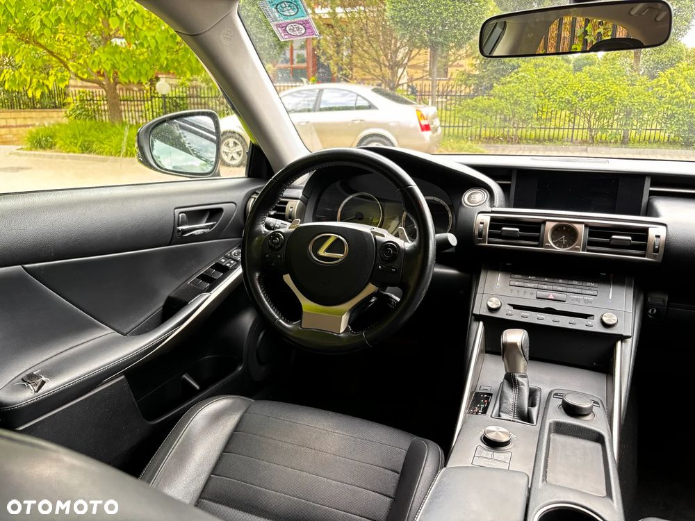 Lexus IS 200t Elite - 12